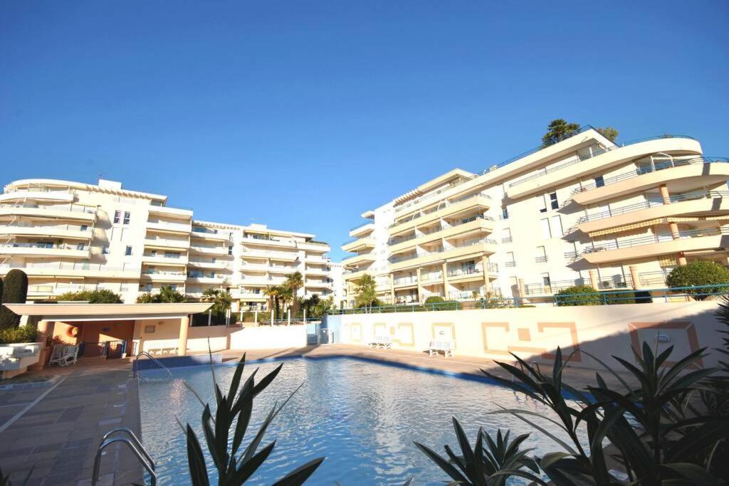 T2 Climatise A 5 Minutes A Pied De La Plage Avec Parking, Piscine Et Wifi Fréjus Exterior foto